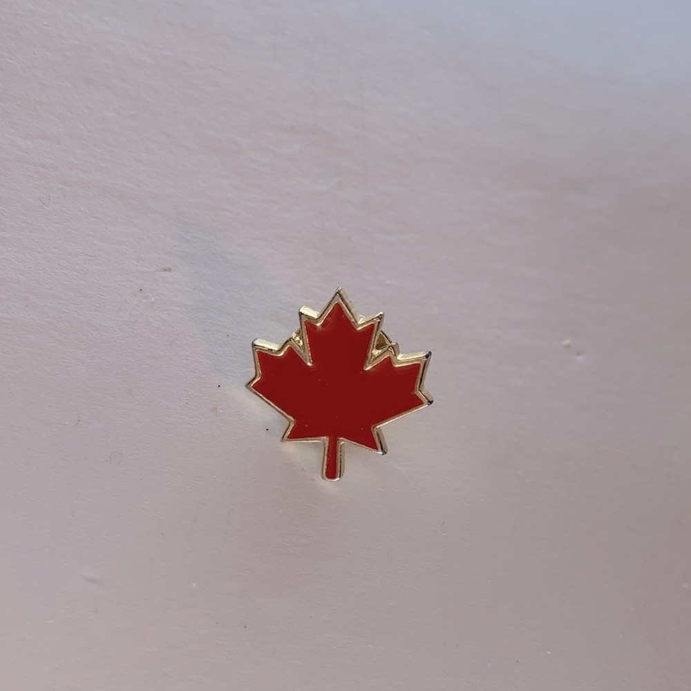 Small Canadian Leaf Pin